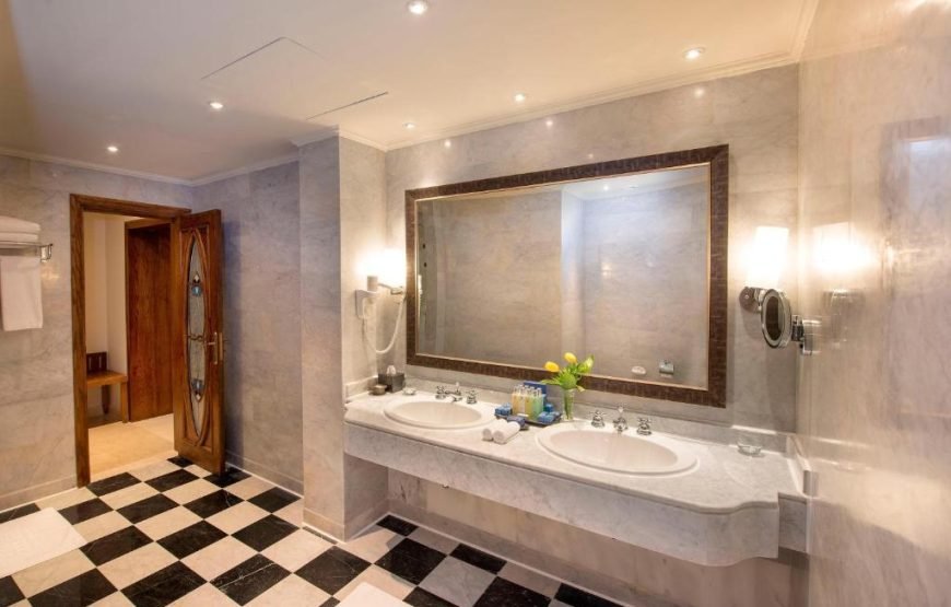 Grand Royal Sea View -sviitti – Yksityisellä uima-altaalla